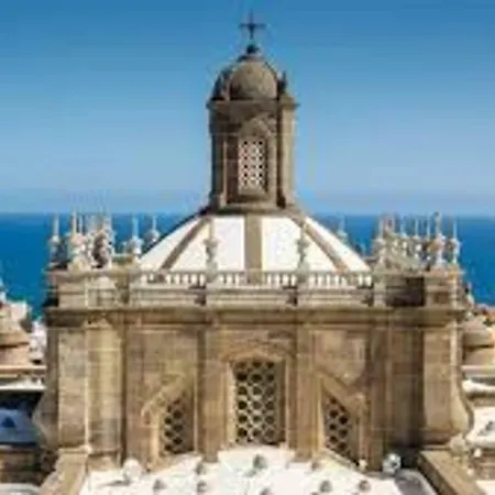 Sleep By The Sea - Las Canteras *